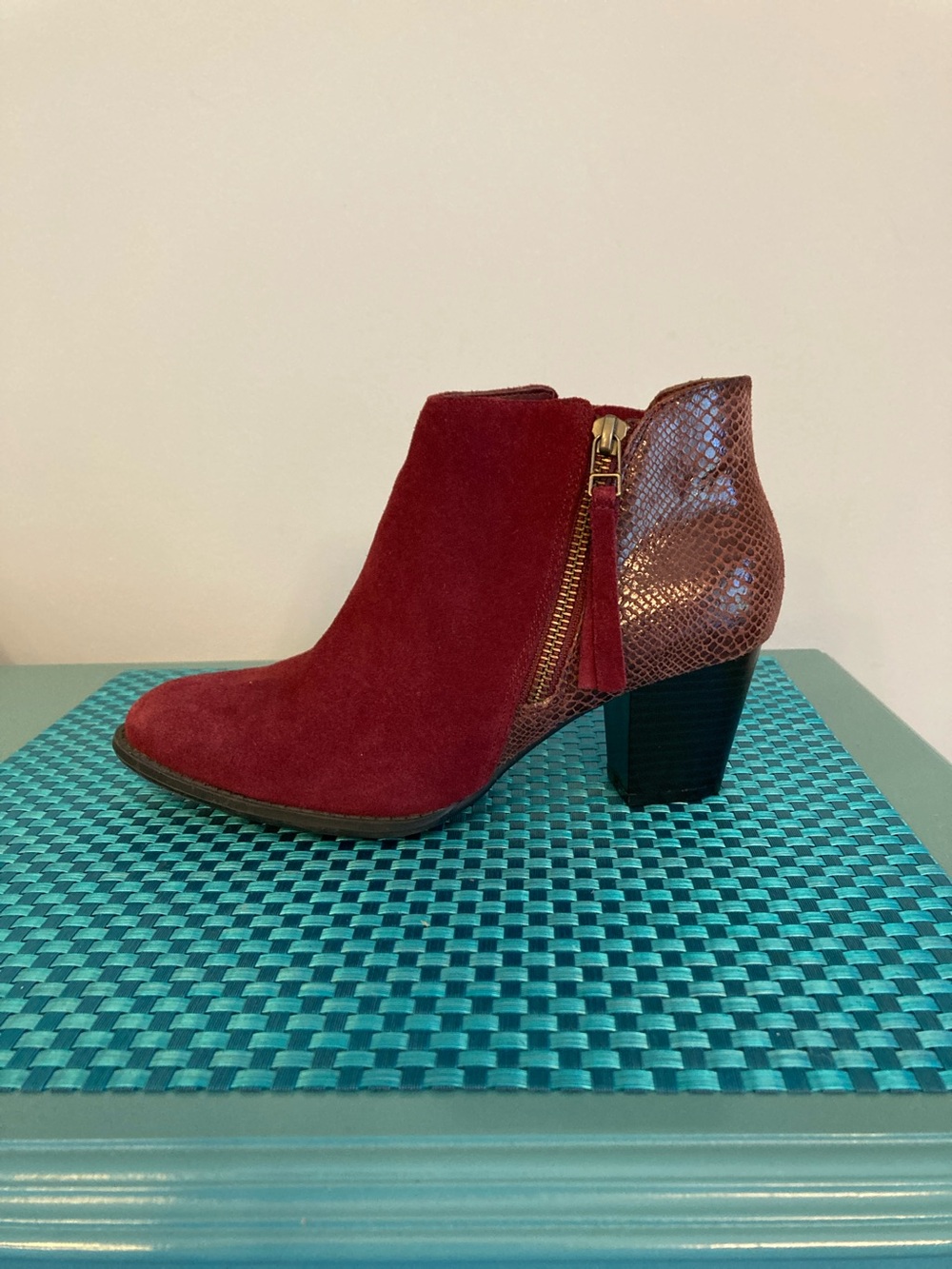 Vionic Red Burgundy Suede & Snakeskin-Texture Ankle Bootie Women Size 7